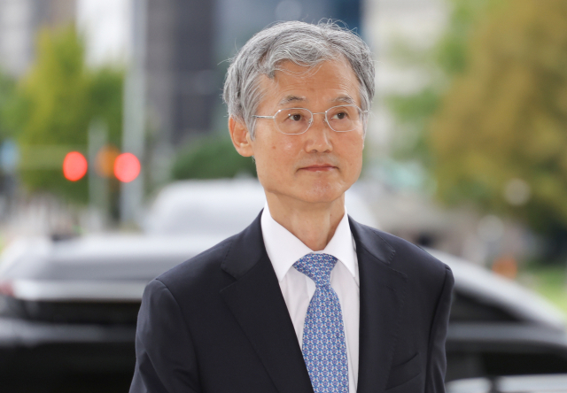 조희대 대법원장이 13일 국회 법제사법위원회 국정감사에 출석하기 위해 국회 본청으로 들어서고 있다. 연합뉴스