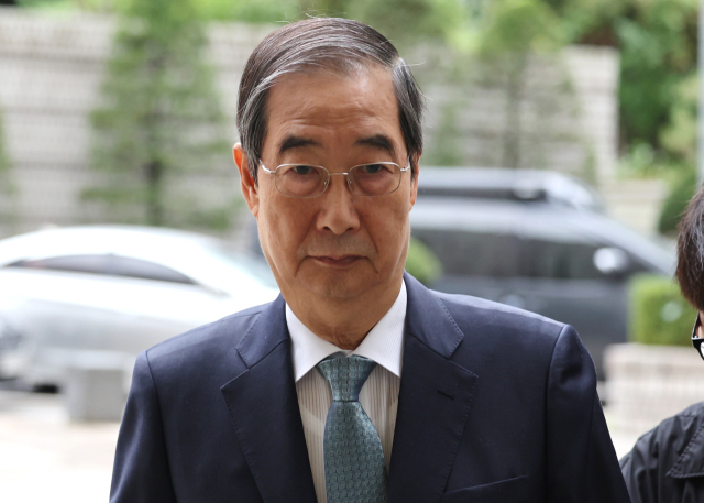내란 우두머리 방조 혐의를 받는 한덕수 전 국무총리가 13일 서울 서초구 서울중앙지법에서 열린 내란 우두머리 방조, 위증, 허위공문서 작성 및 행사 등 혐의 사건 재판에 출석하고 있다. 연합뉴스
