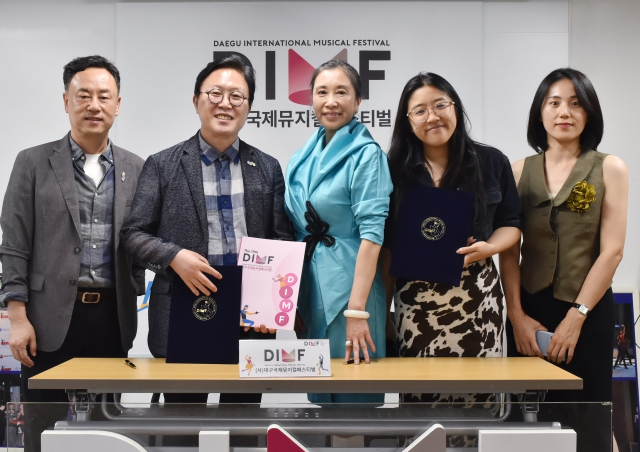 대구국제뮤지컬페스티벌(DIMF·이하 딤프)은 미국 골드 앤 제이드 스테이지스(Gold and Jade Stages)와 딤프 뮤지컬스타 글로벌 북미 현지 오디션 개최 추진을 위한 합작 의향서(MOU)를 체결했다. DIMF 제공