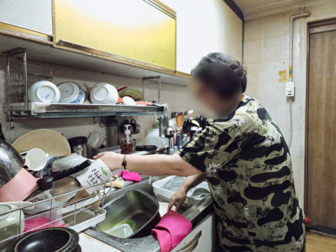 [이웃사랑]아픈 부모님 부양하는 첫째 딸…가족의 평안만 바라