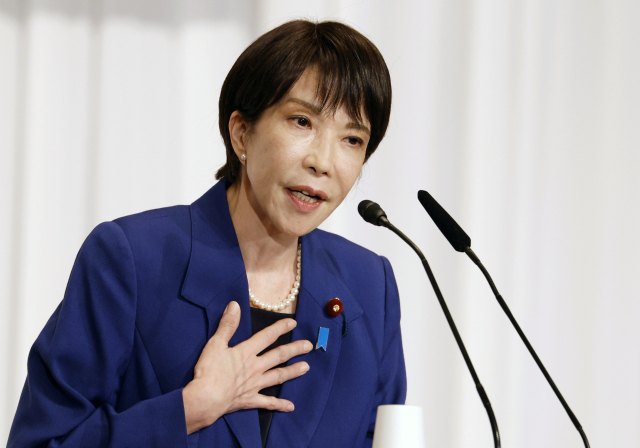 이달 4일 있은 총재 선거에서 당선된 다카이치 사나에 전 경제안보상이 9월 22일 일본 도쿄에서 열린 자민당 총재 선거 개막식에서 연설하고 있는 모습. EPA 연합뉴스