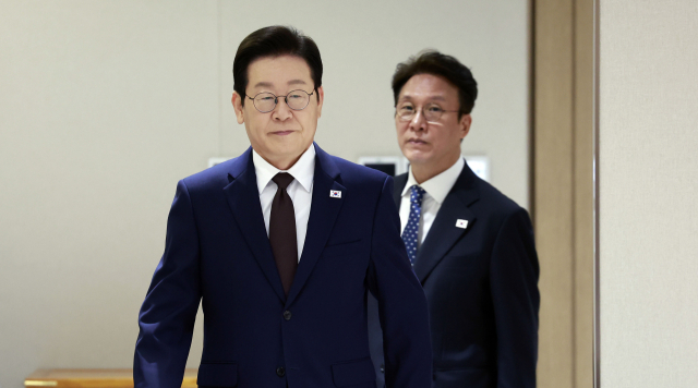 李 