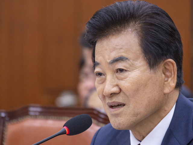 정동영 통일부 장관이 14일 국회 외교통일위원회에서 열린 통일부에 대한 2025년 국정감사에 출석해 의원 질의에 답하고 있다. 연합뉴스