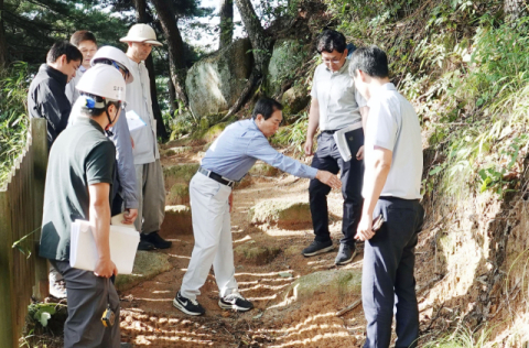 성낙인 창녕군수, 15일 창녕 관룡사 용선대 탐방로 정비공사 현장 점검 실시