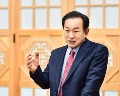 '비위 의혹 직원 사직 처리' 신현국 문경시장, 1심 징역형