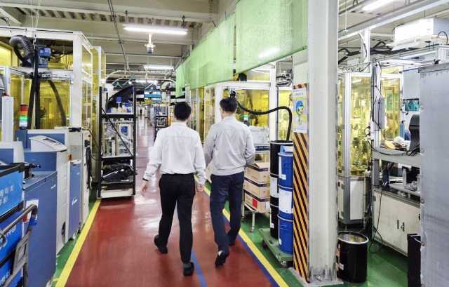 지난해 10월 iM뱅크가 지역 기업 ㈜에이엠에스를 방문해 ESG컨설팅을 진행하는 모습. 매일신문DB