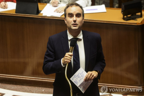 연금개혁 중단, 엇갈린 프랑스 대통령과 총리