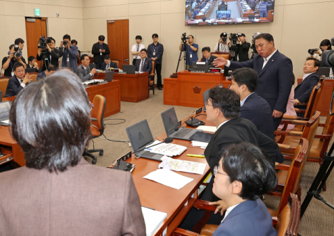 '前민노총 간부 간첩 활동' 공방…노동부 국감서 여야 충돌