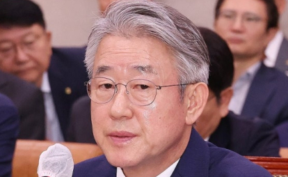 경찰, 농협중앙회장 사무실 압수수색…금품수수 등 혐의