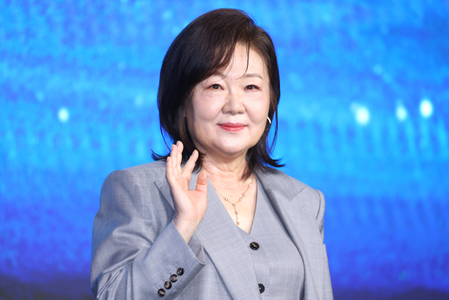대중문화예술상 은관문화훈장을 받는 배우 김해숙. 연합뉴스