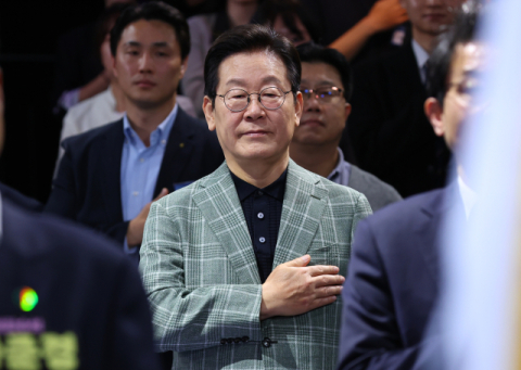 李대통령 지지율 56%…또 소폭 하락