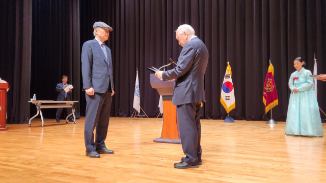 (사)담수회는 대구 군위군 삼국유사문화회관에서 창립 62주년 기념식을 열고, 유공자들에게 표창을 수여했다. 담수회 제공