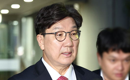 '통일교 1억 수수 혐의' 권성동, 28일 첫 재판 받는다