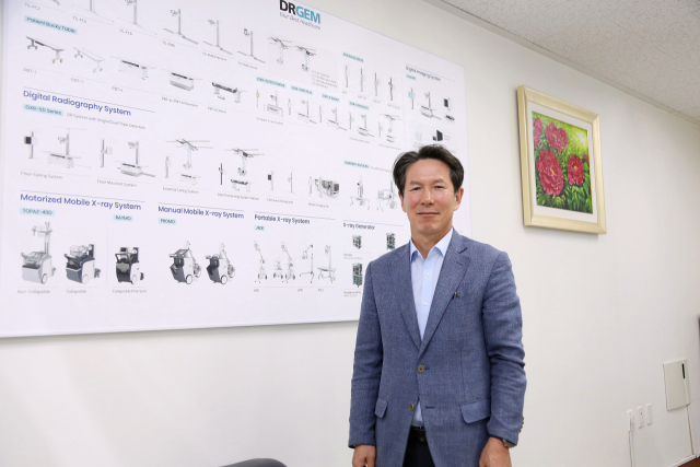 박정병 (주)디알젬 대표이사는 전 세계 130여개국에 자체 개발한 의료 영상 진단기기를 수출하고 있다. 일반 촬영용 X-ray 시스템 분야에서 연간 세계 최대 생산량을 기록하고 있다. 이무성 객원기자
