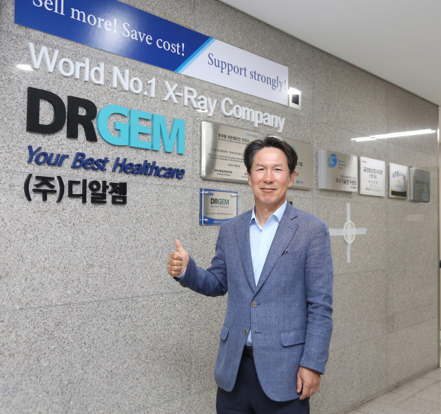 박정병 (주)디알젬 대표이사는 전 세계 130여개국에 자체 개발한 의료 영상 진단기기를 수출하고 있다. 일반 촬영용 X-ray 시스템 분야에서 연간 세계 최대 생산량을 기록하고 있다. 이무성 객원기자