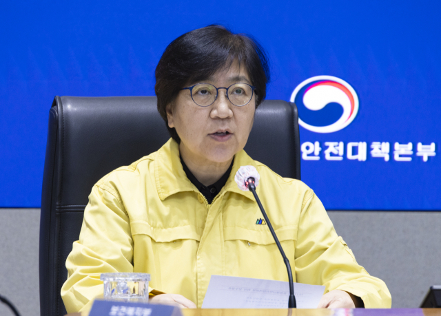정은경 보건복지부 장관이 17일 서울 종로구 정부서울청사에서 열린 의사 집단행동 중앙재난안전대책본부 회의를 주재하고 있다. 연합뉴스