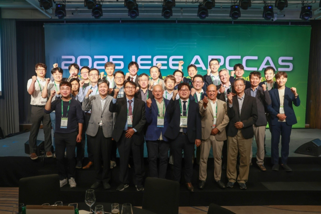 제21회 IEEE 아시아 태평양 회로 및 시스템 국제 학술대회 단체 기념사진. 대구대 제공