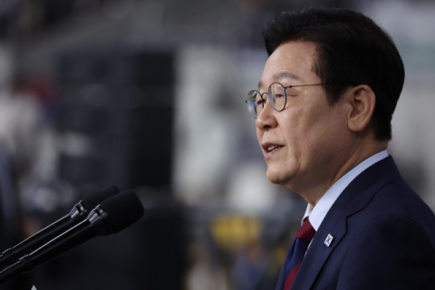 냉부해 논란 탓?…李 대통령 지지율 52.2%로 또 하락