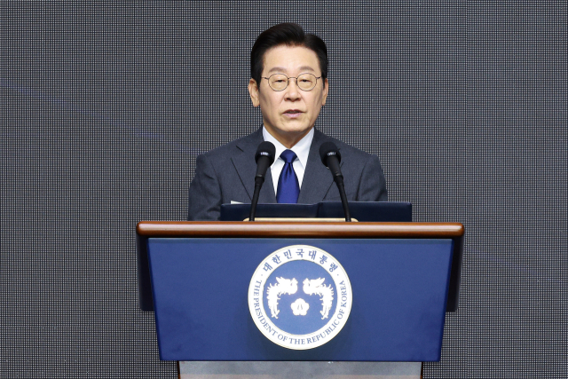 이재명 대통령이 20일 경기 고양시 킨텍스에서 열린 서울 ADEX 2025 개막식에서 축사하고 있다. 연합뉴스