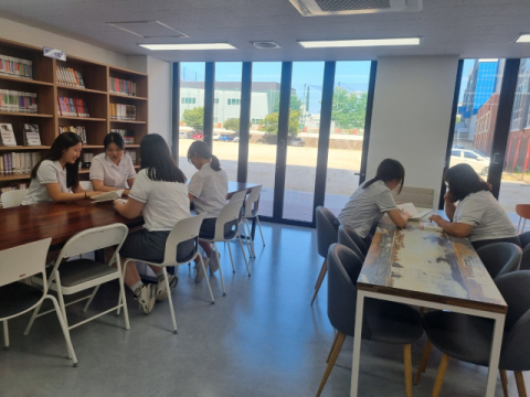 매일 책 읽으며 학업·진로 역량 '쑥쑥'…학생 문해력 교육에 힘 쏟는 경북여상