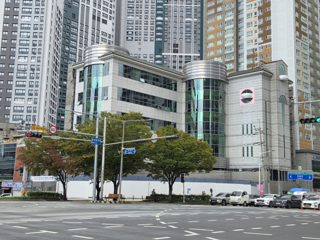 대구 달서구 본리동 옛 화진예식장 건물. 용도변경과 증축 공사를 거쳐 의료시설 등으로 구성된 