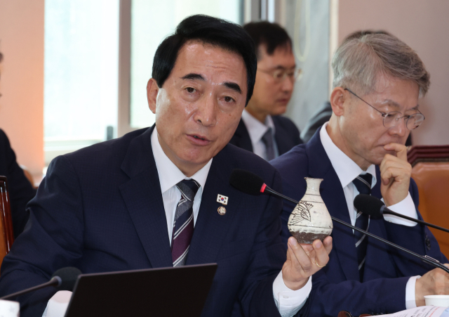 더불어민주당 박수현 의원이 16일 서울 여의도 국회에서 열린 2025년도 국가유산청 등에 대한 문화체육관광위원회 국정감사에서 질의를 하고 있다. 연합뉴스
