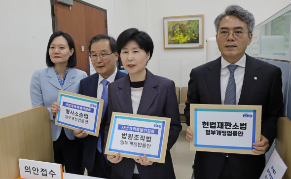 '李 무죄' 사법 보험…대법원 비서관실 두겠단 발상인가