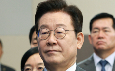 李 