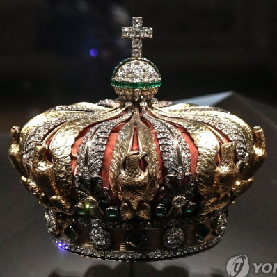 [글로벌 황당사건]佛 루브르박물관 칩입, 보석 훔친 간 큰 강도