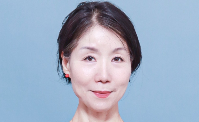 사이버 범죄 경찰 된 IT 전문가, 수필 작가 된 청소년과 경찰