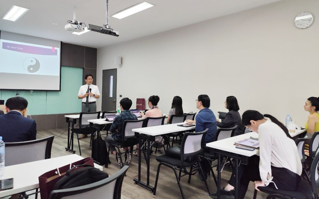 대구한의대는 태국 방콕 듀라킷펀딧대에서 한의학 해외 교육을 시행했다. 대구한의대 제공