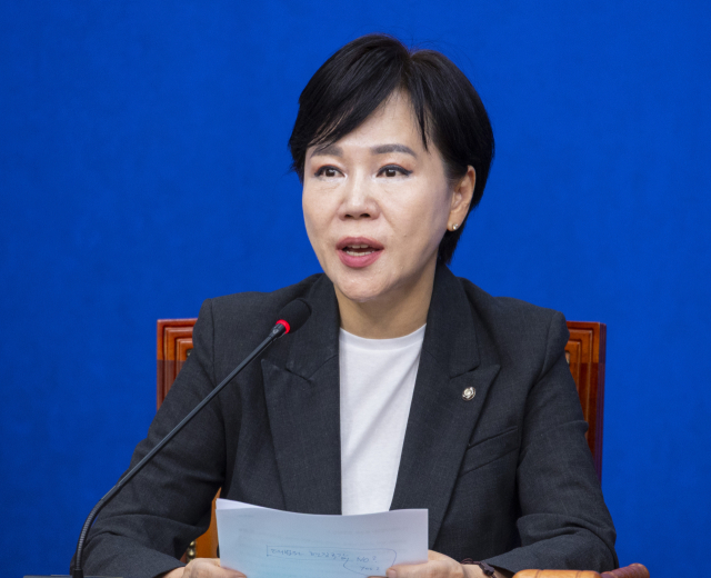 전현희 더불어민주당 최고위원이 서울 여의도 국회에서 열린 최고위원회의에서 발언하고 있다. 연합뉴스