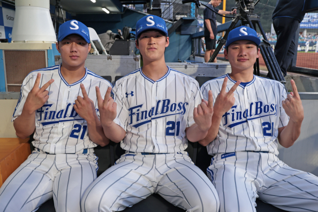 삼성 라이온즈의 1라운드 지명 신예 투수들. 왼쪽부터 배찬승(2025년), 이호성(2023년), 육선엽(2024년). 삼성 제공