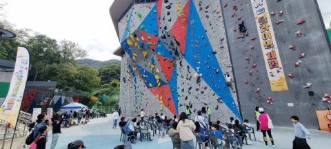 '벽을 오르자, 지역이 가까워졌다' 영남이공대 가을 클라이밍 데이