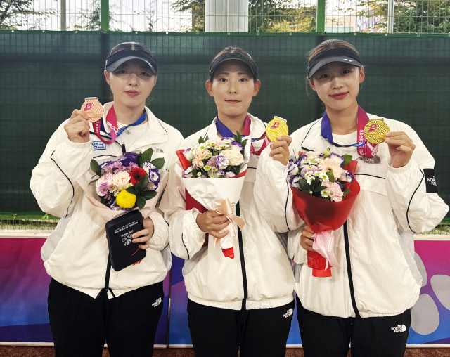 iM뱅크 소프트테니스팀. 좌측부터 김민주, 정다은, 김한설 선수
