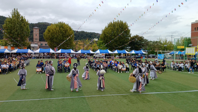 경북 구미 오상중·고등학교가 지난 1945년 4월 16일 사립 1호로 설립된 이후 개교 80주년을 맞이해 체육대회를 진행했다. 오상중고등학교 제공