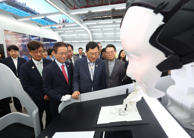 21일 2025 APEC 정상회의를 열흘 앞두고 이철우 경북도지사가 경주를 찾아 직접 최종 추진상황 점검회의를 주재하고 현장을 둘러봤다. 경북도 제공