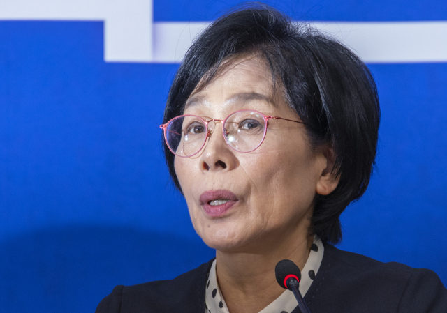 더불어민주당 언론개혁특별위원회 최민희 위원장이 20일 국회 언론개혁특위 허위 조작정보 근절안을 발표하고 있다. 연합뉴스