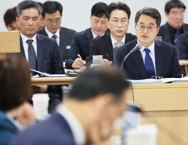 김동연 경기도지사가 21일 경기도 수원시 영통구 경기도청에서 열린 국회 행정안전위원회의 경기도에 대한 국정감사에서 위원 질의에 답변하고 있다. 연합뉴스