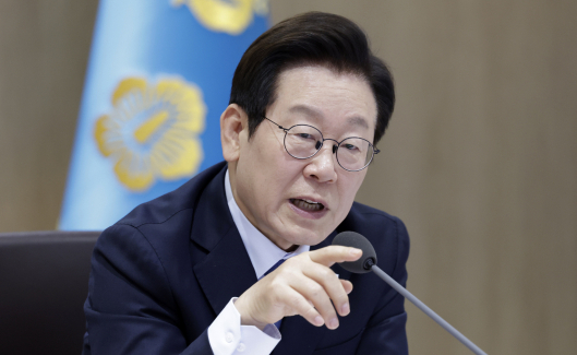 2005년 부산 APEC 땐 200억원 투입…경주엔 지원 뒷짐