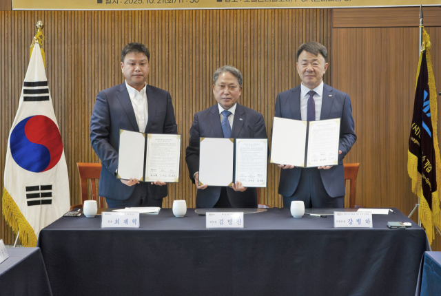 경북전문대와 (사)한국경영혁신중소기업협회, 메인비즈협회 대구경북연합회가 산업협력 활성화를 위한 삼자 업무협약을 체결했다. 경북전문대 제공