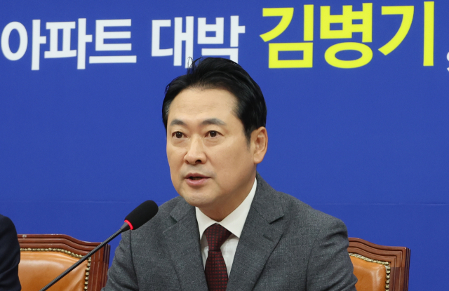 국민의힘 부동산 정책 정상화 특별위원회 위원장을 맡은 장동혁 대표가 22일 서울 여의도 국회에서 열린 특위 첫 회의에서 이재명 정부의 부동산 정책을 비판하고 있다. 연합뉴스