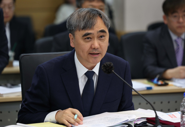 대구시교육청에서 22일 열린 국회 교육위원회의 국정감사에서 양동헌 경북대병원장이 답변하고 있다. 연합뉴스