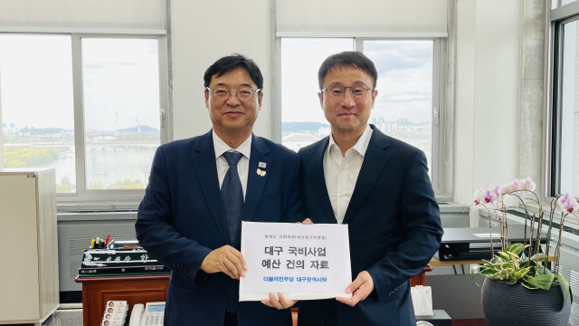 허소 더불어민주당 대구시당위원장은 22일 국회를 방문해 한병도 예산결산특별위원장과 만나 내년 대구시 국비 확보를 위한 면담을 진행했다. 민주당 대구시당 제공