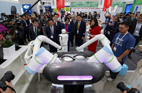 낮에 FIX 열기, 밤에 서관 야외광장서 식히세요