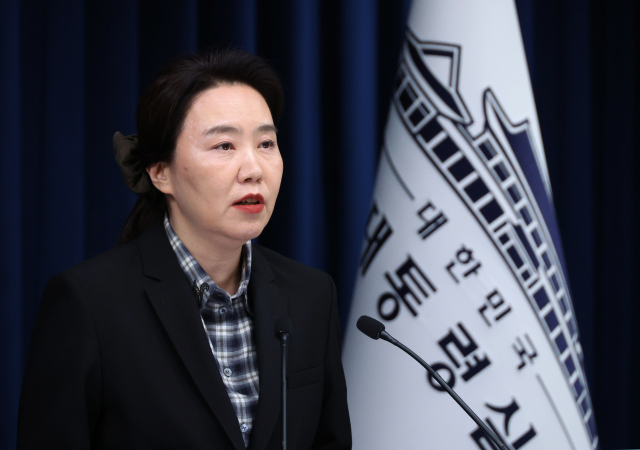 예능 첫 등장한 대통령실 브리핑룸…강유정 대변인 출연