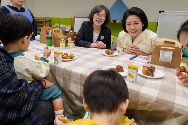 이재명 대통령 부인 김혜경 여사가 지난 22일 경기 성남시에 위치한 한부모가족복지시설 
