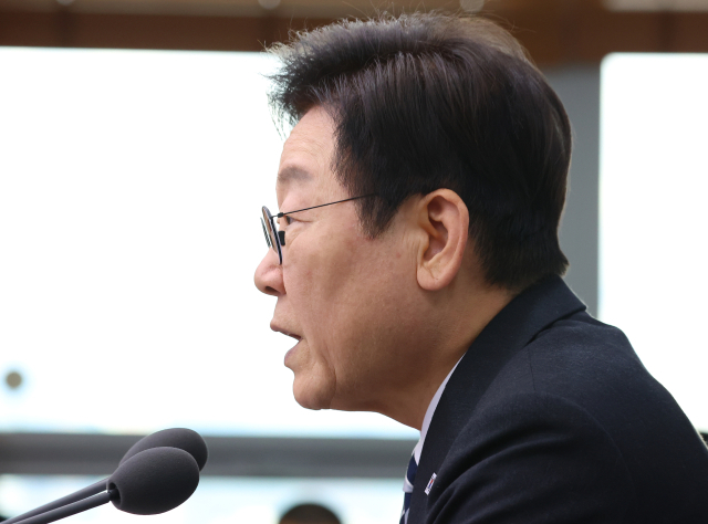 이재명 대통령이 23일 서울 용산 대통령실에서 열린 수석보좌관회의에서 발언하고 있다. 연합뉴스