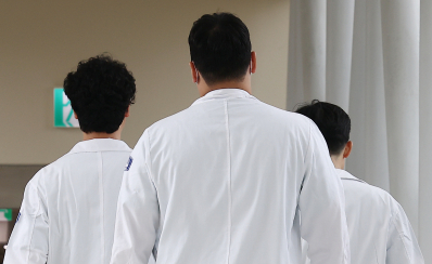 내년 전문의 시험 '조건부 합격안' 유력…의료계 갑론을박