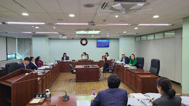 중구의회 도시관광위원회가 26일 오후 위원회를 열고 